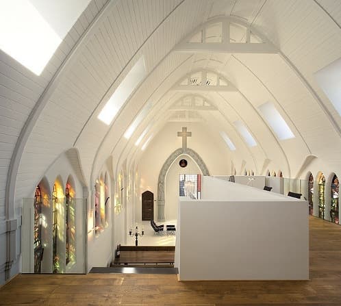 reforma iglesia vivienda Capilla transformada en una moderna casa