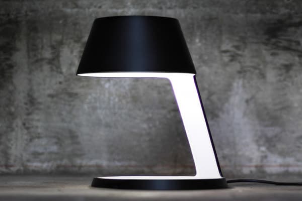 lampara-mesa-con_LEDs-Peter-Bristol
