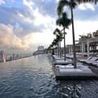 Construyendo la piscina del Skypark MBS (vídeo)