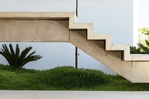 Casa-Guaiume-viga-escalera-entrada