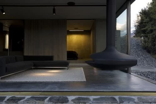 casa de piedra en la ladera