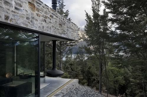 casa-piedra-monte-6 fachada cabaña de piedra y vidrio