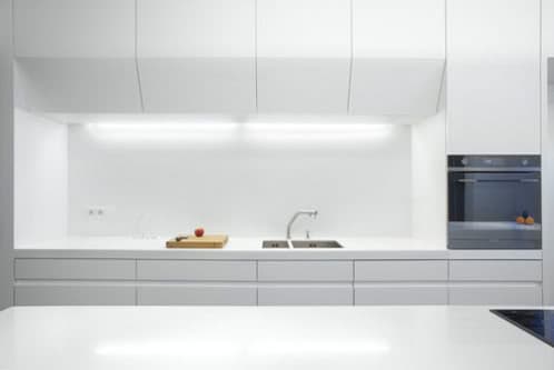 Moderna y minimalista cocina, de KINZO jet_kitchen-cocina-minimalista
