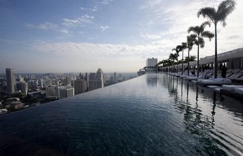 Imágenes de Skypark (Singapur) piscina desbordante en jardin cubierta de Marina Bay Sands