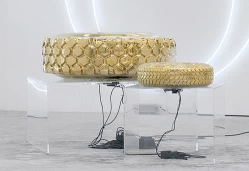 fuente-neumatico-dorado