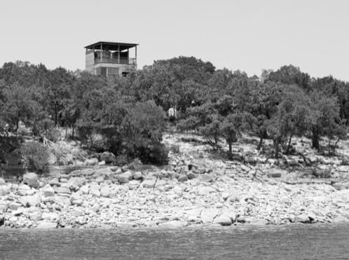 Torre de dormitorios para una cabaña casa-torre-lago-travis
