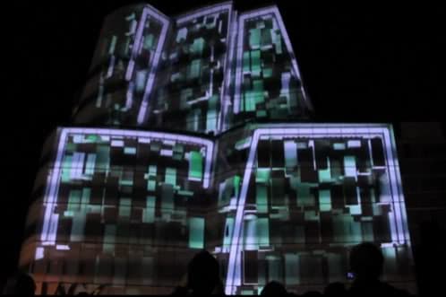 Proyección media-fachada en edificio de Frank Gehry proyeccion-media-fachada-iac-Nueva York