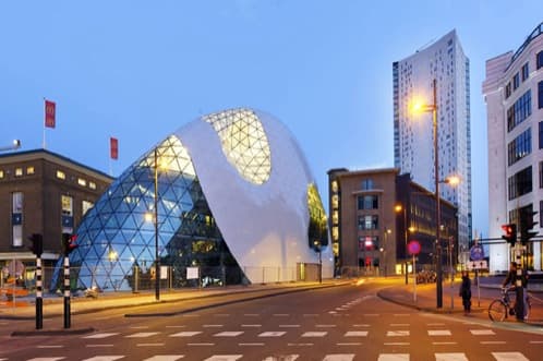 De Blob: revitalización urbana en Eindhoven edificio acristalado "De Blob", en Eindhoven