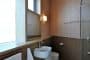Dune-House-casa-cubiertas-inclinada-vidrio-planta-baja, foto baño