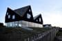 Dune-House-casa-cubiertas-inclinada-vidrio-planta-baja, foto del exterior