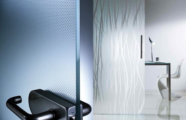 Puertas con paneles de vidrio decorado puertas-correderas-vidrio-al-acido-8