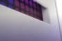 detalle-color-en moderna-cocina-blanca