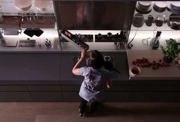 cocina-italiana-ergonomica-Valcucine con estantes abatibles cocina-italiana-ergonomica-Valcucine con estantes abatibles