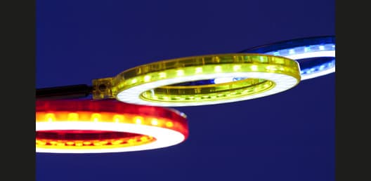 Amuleto: una lampara de escritorio para diseñadores detalle corona LED lámpara AMULETO