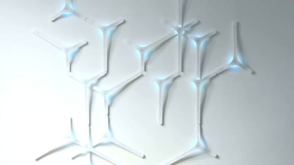 Waelice: lámpara interactiva para la pared Waelice-lampara-LED-luz-azul