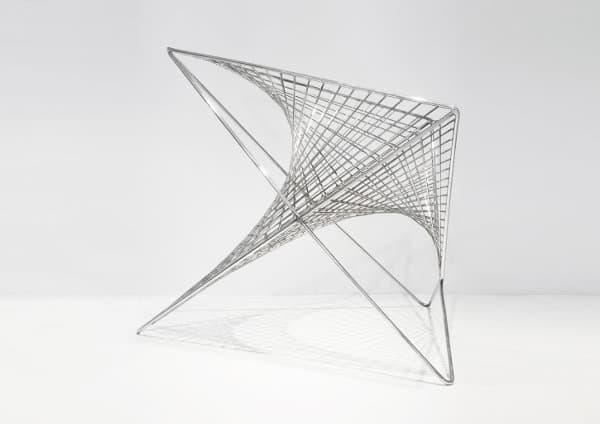 Parábola: una silla escultórica Silla-Parabola-metal-cromado