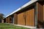 puertas-plegables-fachada-Casa-MM-Marcio-Kogan