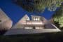 Casa-Kallitechnoupolis-de-noche