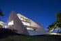 Casa-Kallitechnoupolis-exterior-nocturno