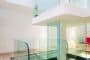White-House-apartamento-escalera-sotano