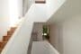 interior-moderno-Chalet-Genolier-escaleras