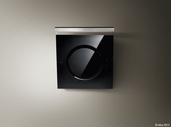OM es un extractor de cocina de la firma Elica.