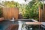 chorro-agua-piscina-patio-trasero-casa-Melbourne