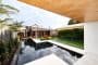 espacio de piscina y barbacoa