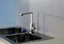 Minimo: grifo minimalista para la cocina Minimo grifo cocina de Gessi