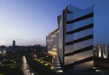 lateral nocturno edificio Sidera