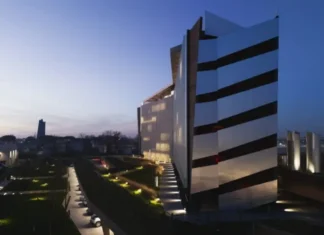 lateral nocturno edificio Sidera