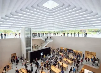 Vista desde arriba de la tienda de Apple en Kuala Lumpur.
