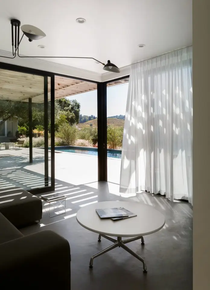 Interior de la caseta de Dry Creek Pool House